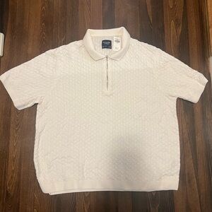 (SOLD) Men’s Abercrombie and Fitch knot short sleeve top NWT!